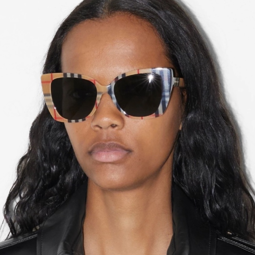 Burberry Sunglasses, New 235 - Picture 4 of 4